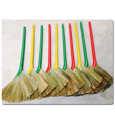 Chổi cỏ cán nhựa